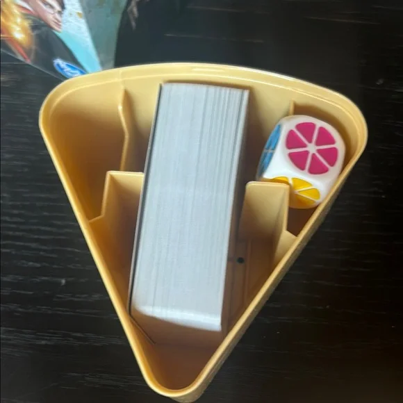 Hasbro Trivial Pursuit Game: Harry Potter Edition - Black and Gold - Picture 7 of 8